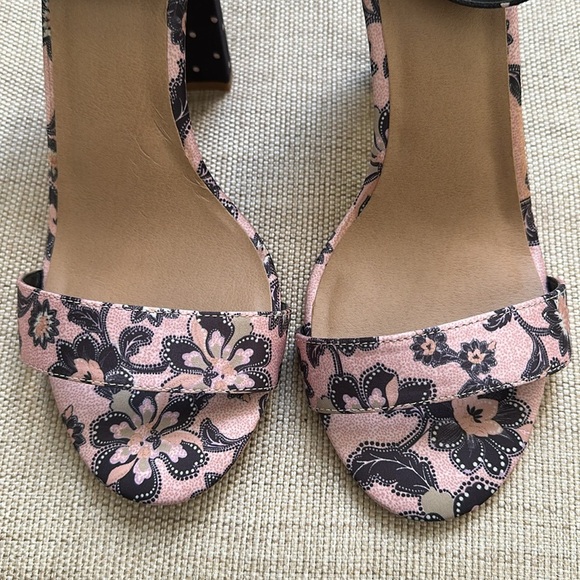 Torrid Paisley Dot Sandals Ankle Strap Pink Polk Dots High Heel Like New 10WIDE - Picture 10 of 15